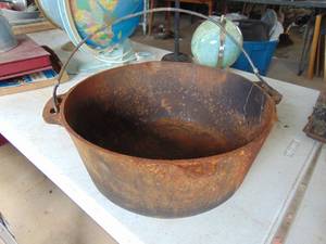 lot 3825 image: Large cast iron pot