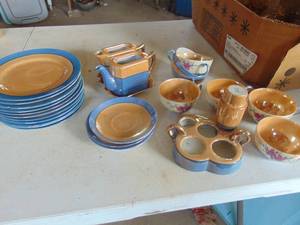 lot 3842 image: Beautiful china set