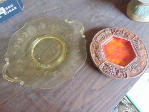 lot 3859 image: Walt Disney World Tray - Sandwich Glass