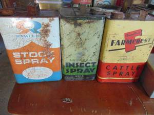 lot 3862 image: 2 Gallon Metal Cans OilInsect Spray