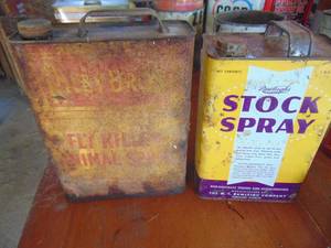 lot 3863 image: 2 Gallon Metal Cans OilInsect Spray
