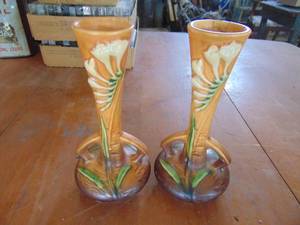 lot 3878 image: Roseville Pottery Bud Vases - 1 excellent - 1 repaired