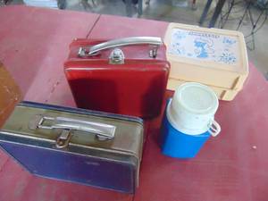 lot 3888 image: Lunchboxes
