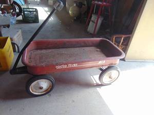 lot 3889 image: Radio Flyer wagon