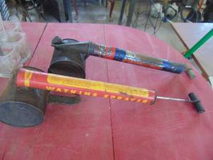 lot 3900 image: Hand sprayers