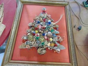 lot 3903 image: Button artwork