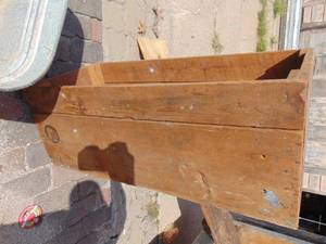 lot 3913 image: Old wooden crate
