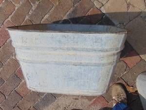 lot 3915 image: Wash tub