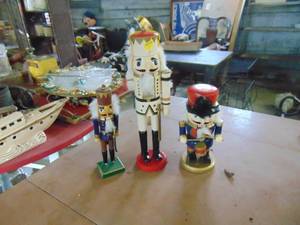lot 3919 image: Nutcrackers