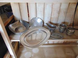lot 3451 image: Wilton Aluminum Snack tray - Gravy Boat and More