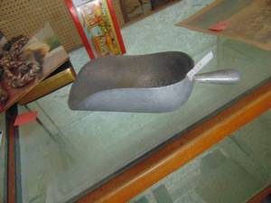lot 3465 image: Large Aluminum Scoop