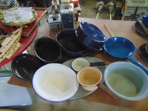 lot 3924 image: Large Selection of Enamelware