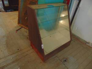 lot 3925 image: Countertop Display Case - 24 x 24