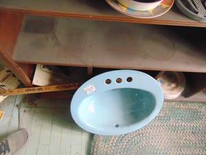 lot 3927 image: Turquoise - Blue  - Porcelain Hand Sink