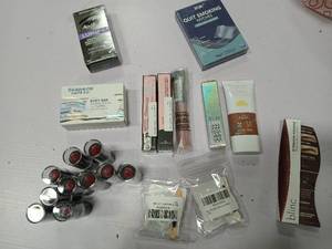 lot 35012 image: Lot of Assorted Makeup Products