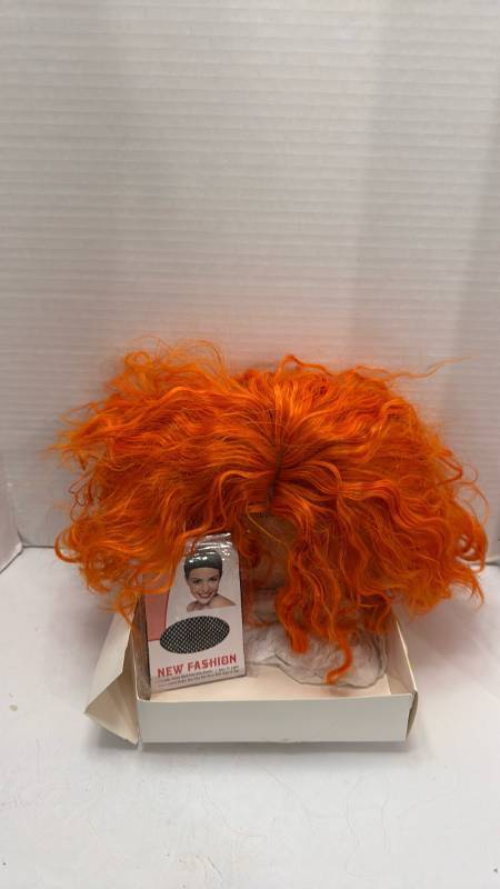 lot 10265 image: New Fashion Orange Curly Wig