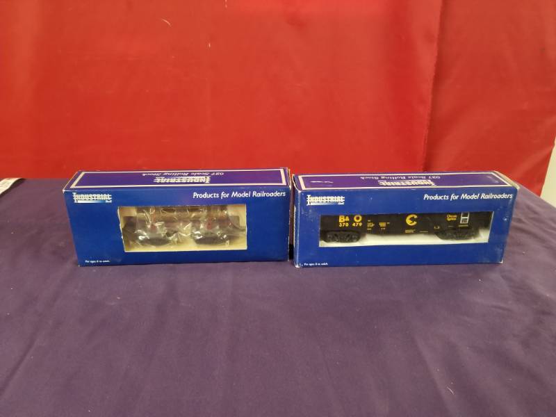 lot 2409 image: Industrial Rail 027 Gondola & 027 Skeleton Log Car wLogs