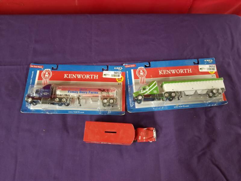 lot 2411 image: ERTL Tractor Trailer Trucks and Budweiser Truck Bank