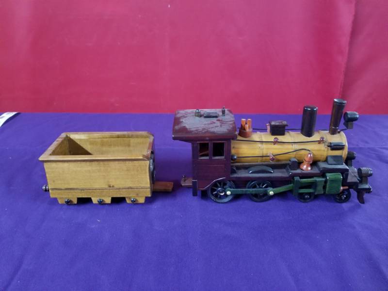 lot 2412 image: Engine and Coal Car Model Train