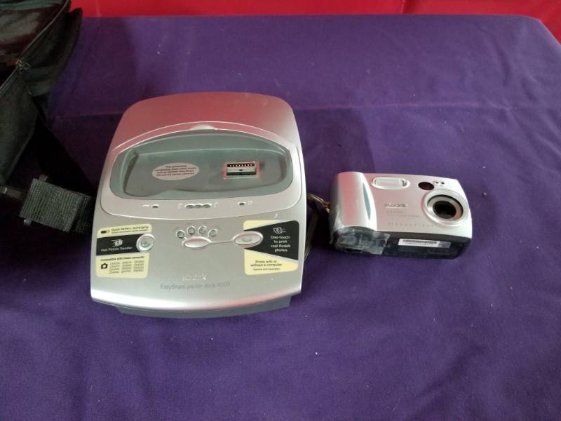 lot 2382 image: Kodak Easyshare Camera and Printer Dock 4000