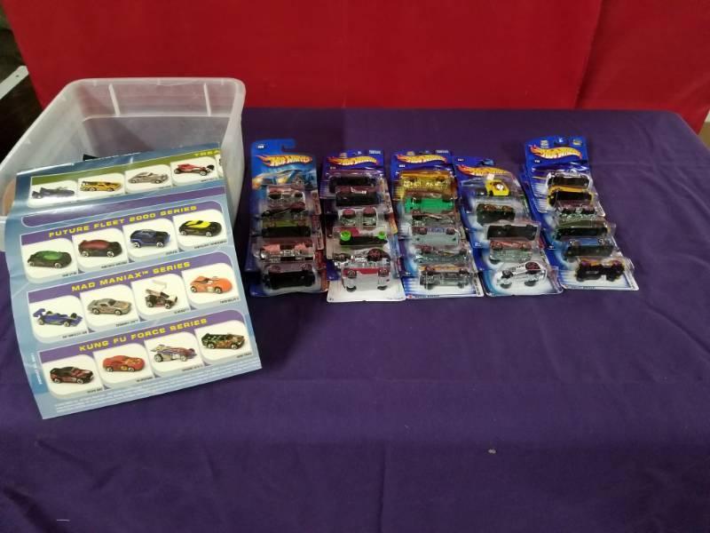 lot 2395 image: Lot of 28 Hot Wheels Cars