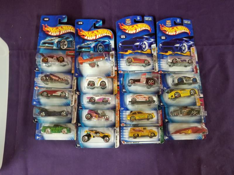 lot 2394 image: Lot of 20 Hot Wheels Cars