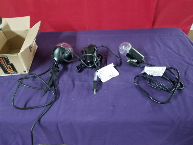 lot 2446 image: Light Show Lights Holiday Decorations