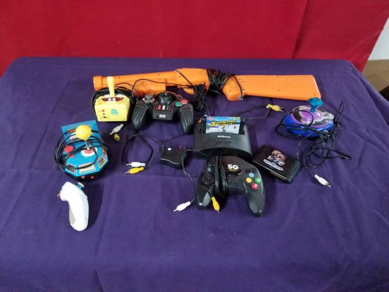 lot 2448 image: Misc Games and Game Parts