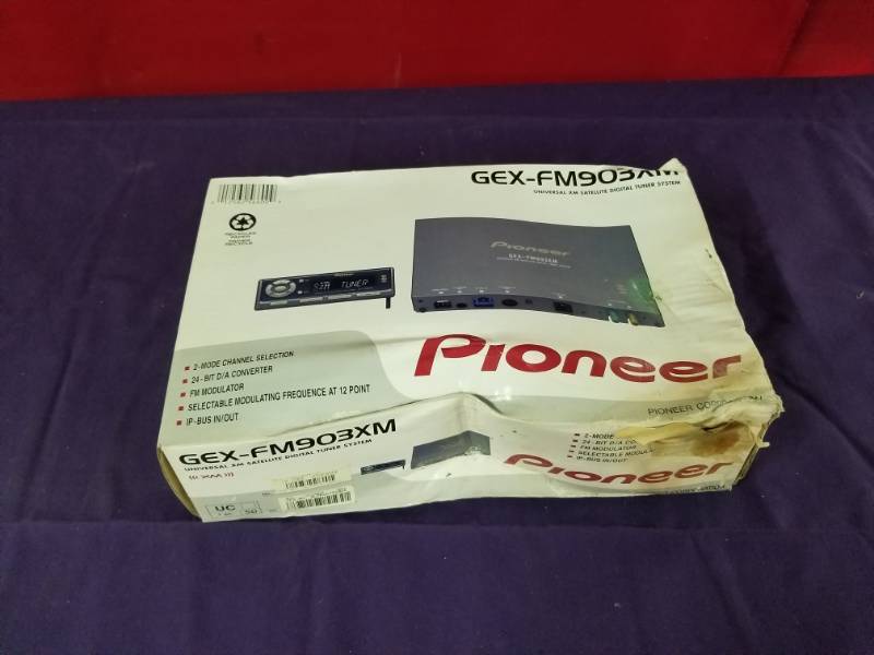 lot 2450 image: Pioneer Model GEX-FM903XM Universal Satellite Digital Tuner System