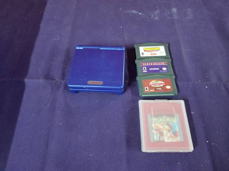 lot 2461 image: Vintage Handheld Nintendo Game Boy Advance and 3 Games No Charger Cord