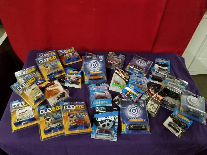 lot 2417 image: Lot of Dub City Cars