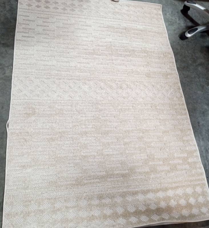 lot 3479 image: Beige Geometric Pattern Area Rug 4 X 6
