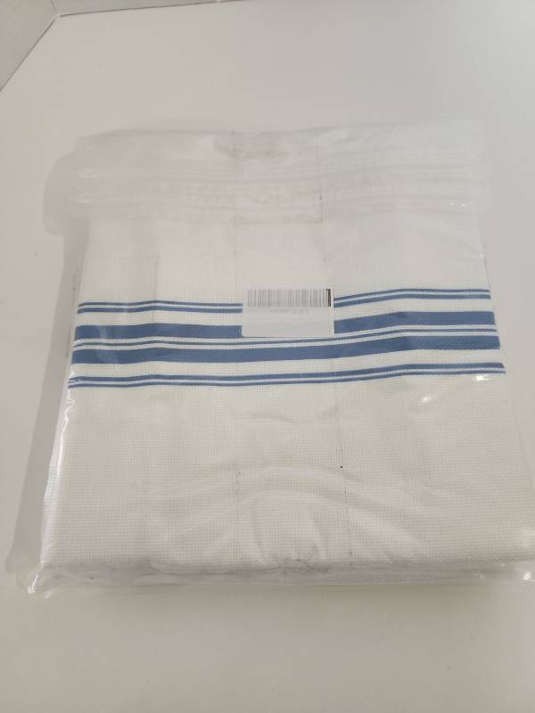 lot 8595 image: 2 package of 2 outdoor Blue striped pillow covers 20 x 20