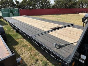 lot 10000A image: 2020 PJ T8 26ft Gooseneck Deckover Power Tilt Trailer 15,680 GVWR w 20,000lb Winch