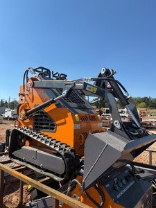 lot 10041 image: Unused Land Honor Mini Skid Steer Loader (LHR-ME380R2)