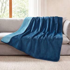 lot 2267 image: Luciphia Waterproof Blanket for Dog, Washable Reversible Fleece Pet Throw - Retail $27