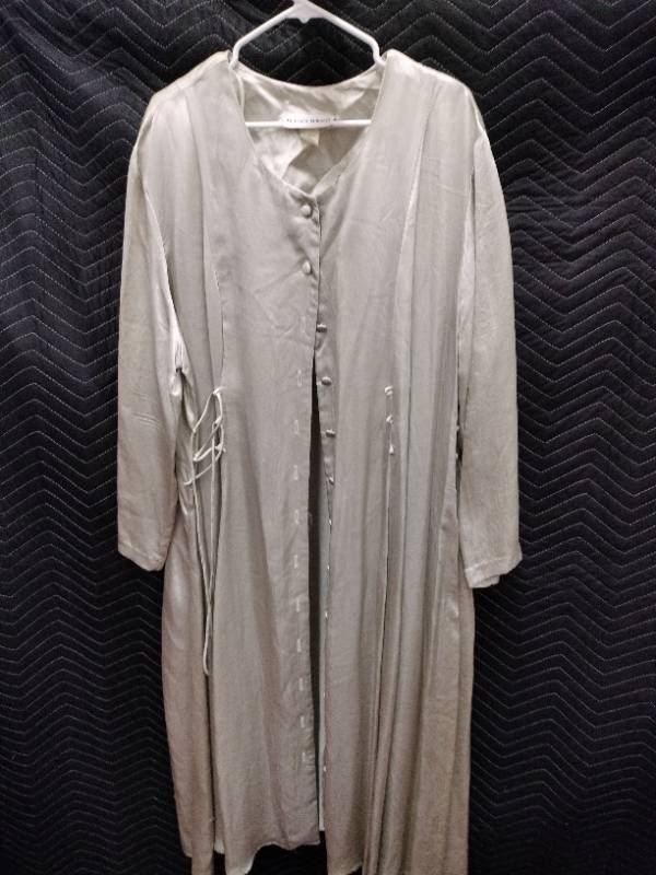 lot 33985 image: Betsys Things Duster Coat
