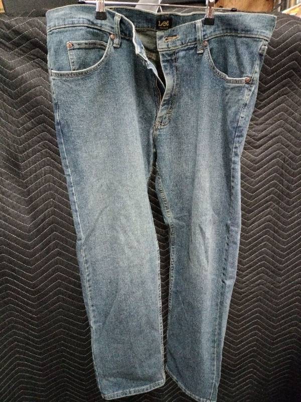 lot 63481 image: medium-blue wash Lee Modern Series L342 Straight Fit Jeans - 38x30