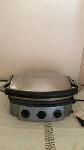 lot 150 image: Nonstick Electric Griddle with Lid and Handles