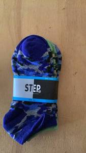 lot 156 image: Step Up 3-Pair Socks Size 6-8 Blue Green Black Pattern