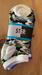 lot 157 image: Step Up Crew Socks Size 6-8 Patterned Multi-Pack