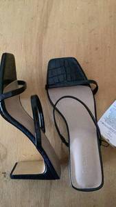 lot 170 image: Womens Slide Sandals with Quilted Upper and Ankle Strap size 11 new
