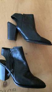 lot 173 image: Black Block Heel Ankle Boots with Zipper Detail Gianni bini size 10 preloved