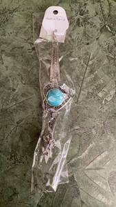 lot 217 image: Fashion Jewelry Bracelet with Turquoise Stone and Ornamental Band