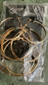 lot 223 image: Fashion Jewelry hoop earrings Set Gold Tone 3 Piece