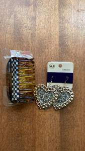 lot 256 image: AJ Collection Hair Comb and Ornamental Earrings Lot