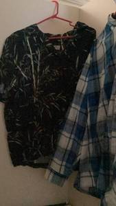 lot 260 image: Lot of 2 men��s Graphic Print and Plaid Short Sleeve Shirts 1x and a 2x preloved