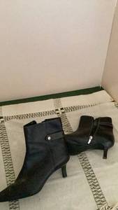 lot 264 image: Black Kitten Heel Ankle Boots Pair Size 9.5 Anne Klein preloved