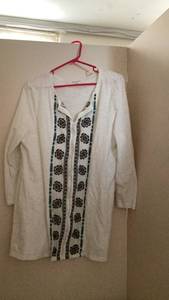 lot 295 image: Womens Embroidered Long Sleeve Tunic xl with Dark Trousers size 16 preloved
