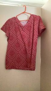 lot 297 image: Womens Clothing Lot 2 Items Short Sleeve xl T-Shirt 16 capris preloved